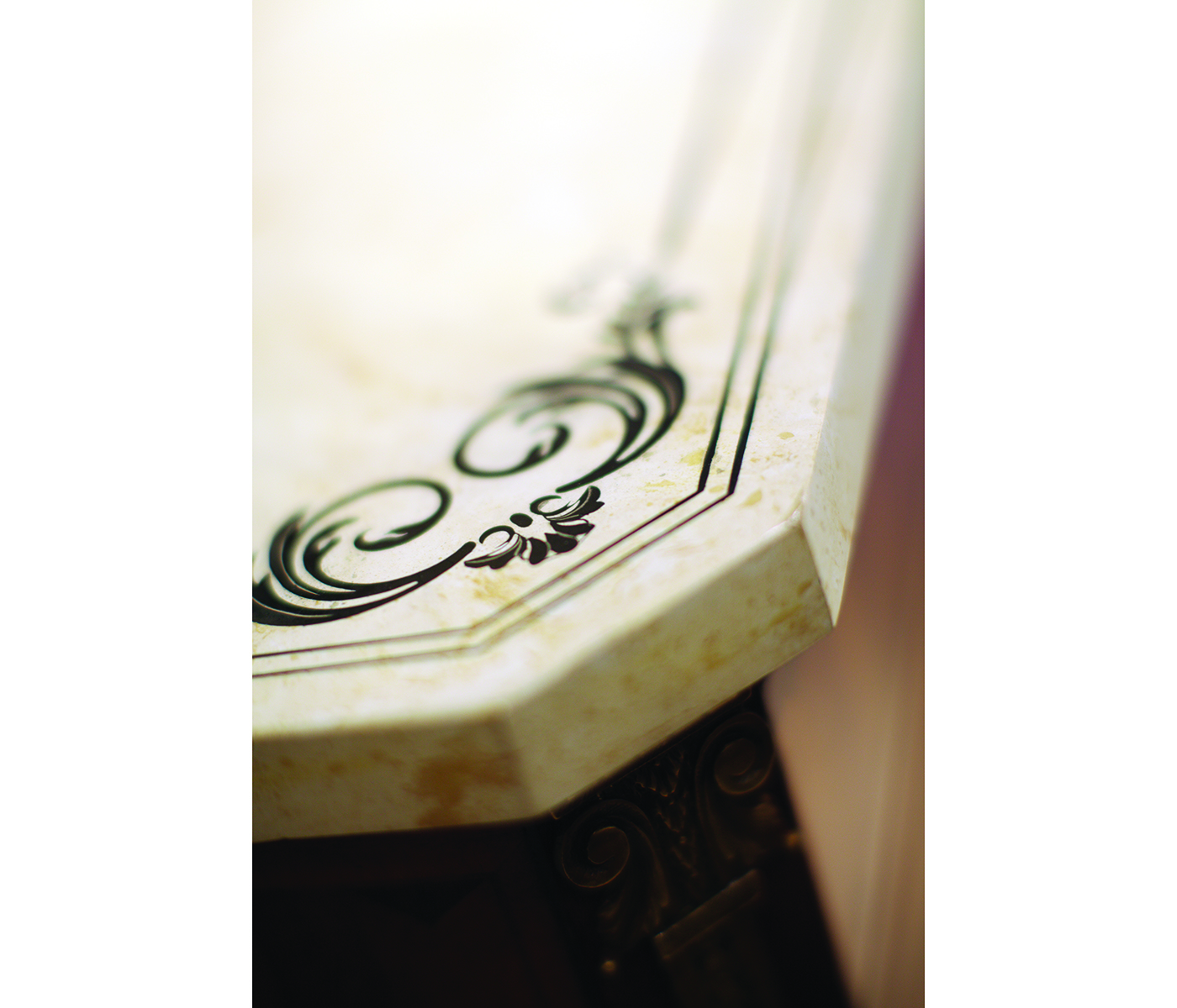 Italian commode with black scagliola top (Large)