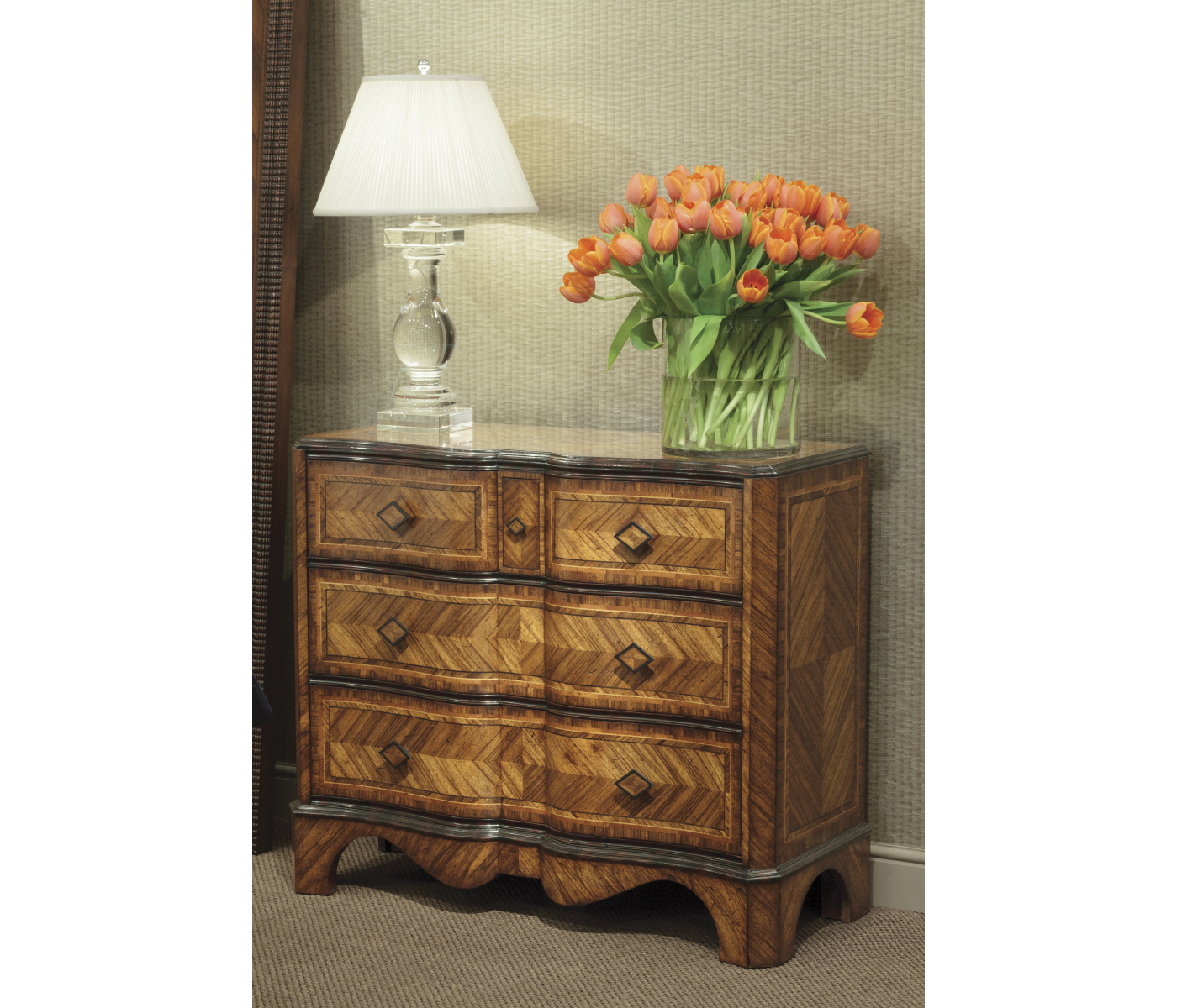 Large argentinian walnut chest of drawers