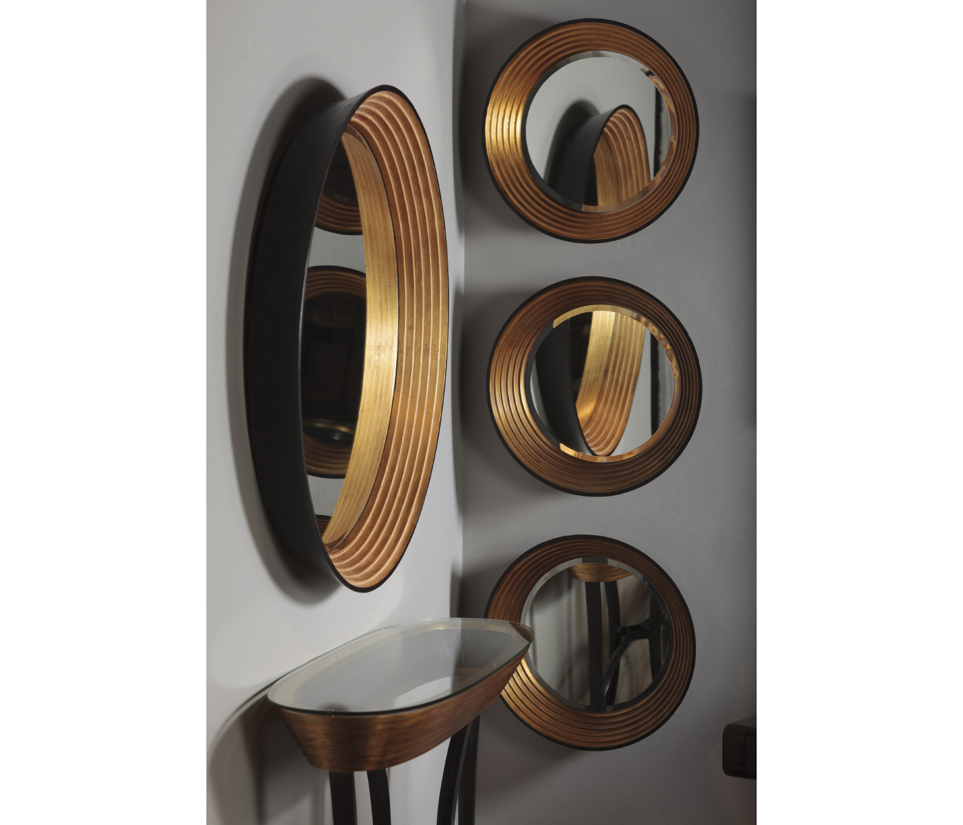 Contemporary Circular Recessed Mirror